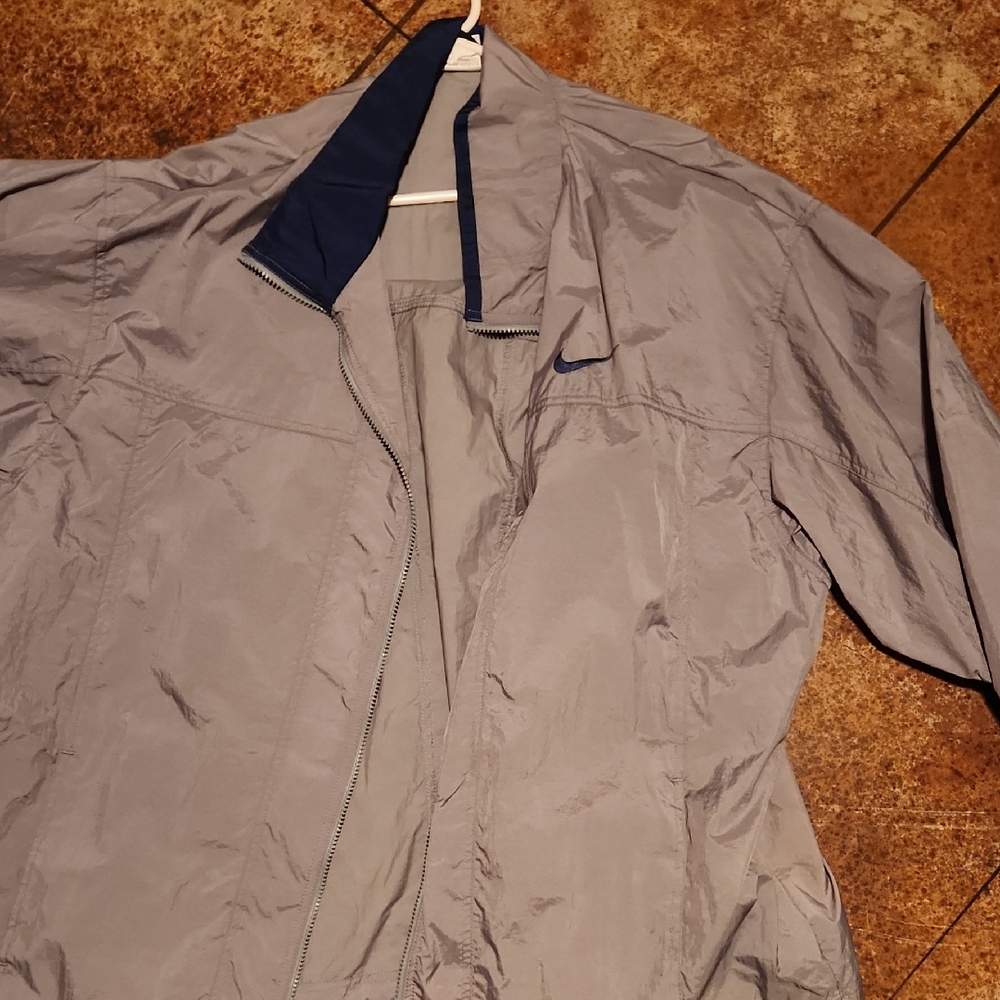 Nike Men's Light Gray Windbreaker with Navy Accents